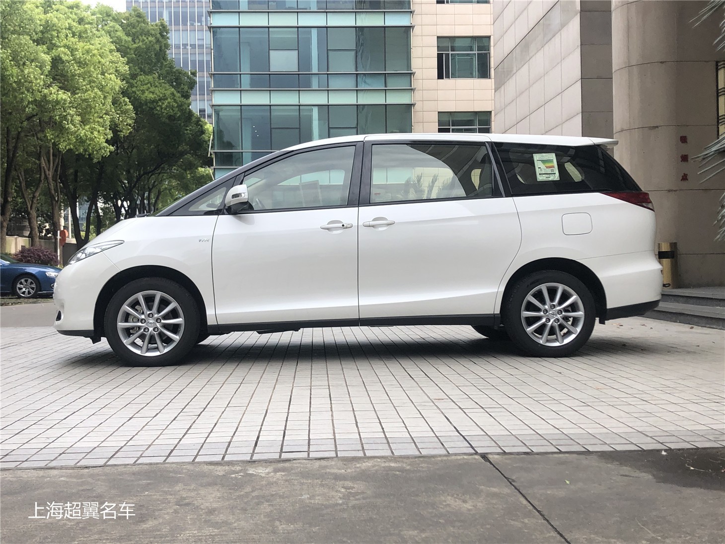 全新大霸王2020款丰田普瑞维亚新一代外形充满新颖,前卫的设计元素