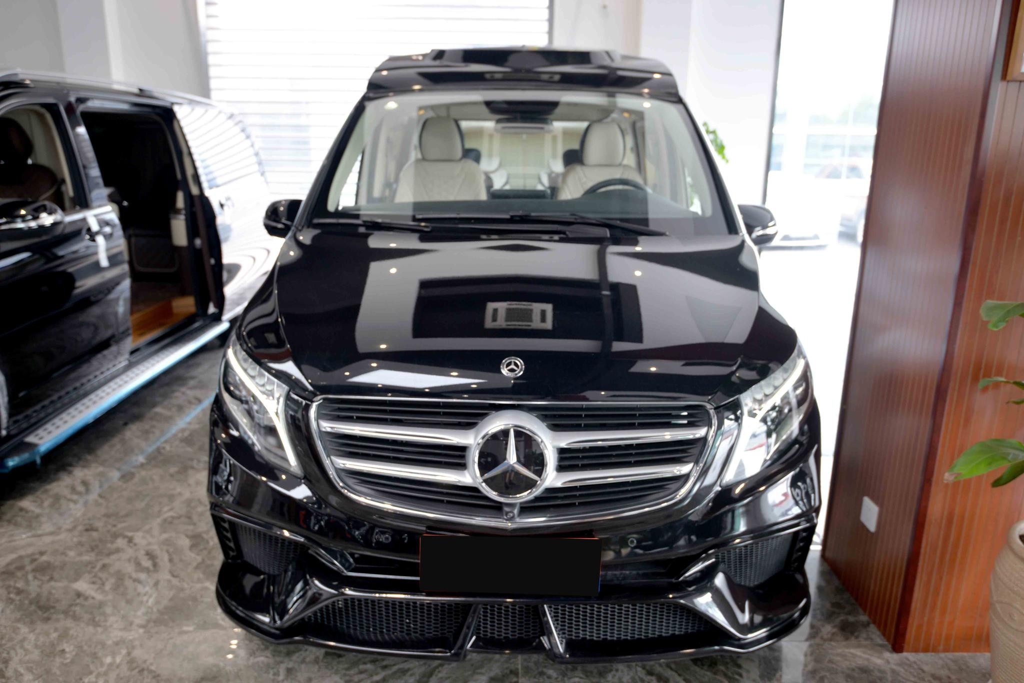 国六福建奔驰v260l改装高顶无隔断商务车