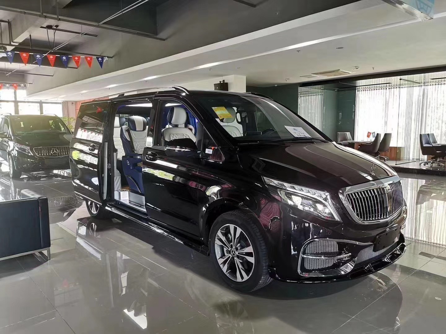 奔驰v260迈巴赫全新设计 内外兼修高端定制让你爱不释手