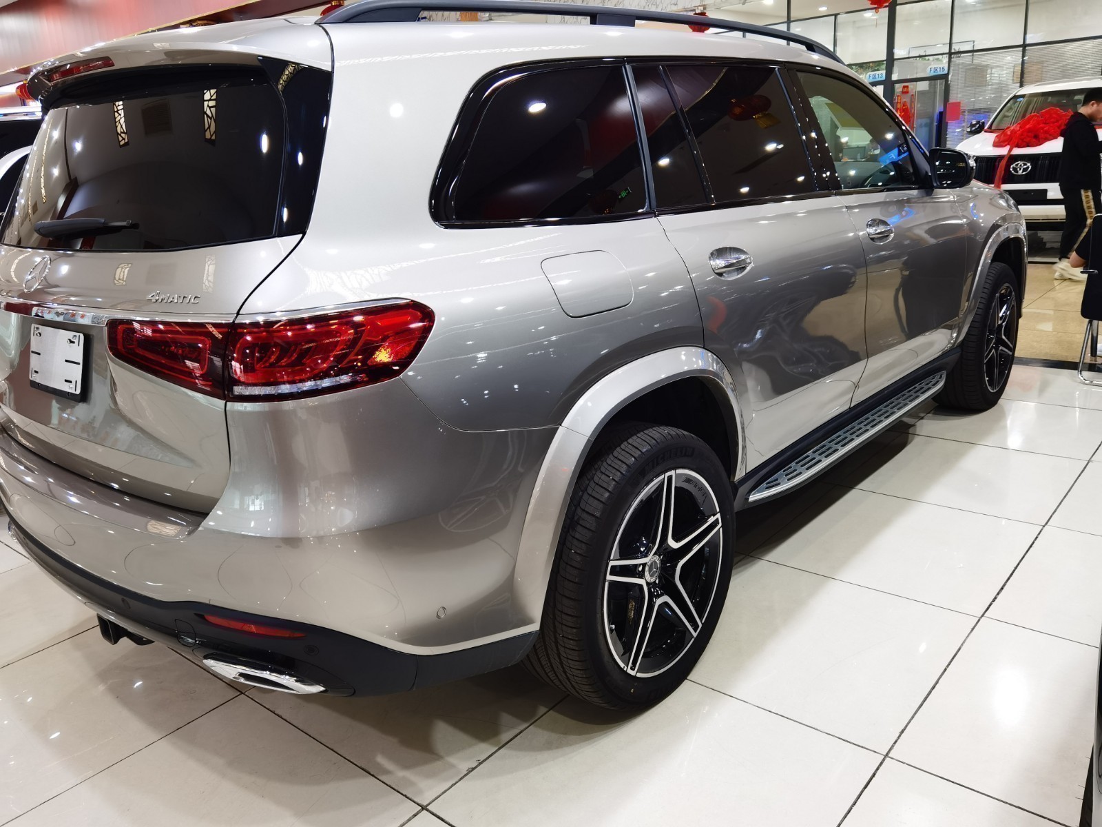 2020款奔驰gls450实力豪华型越野惊艳车迷