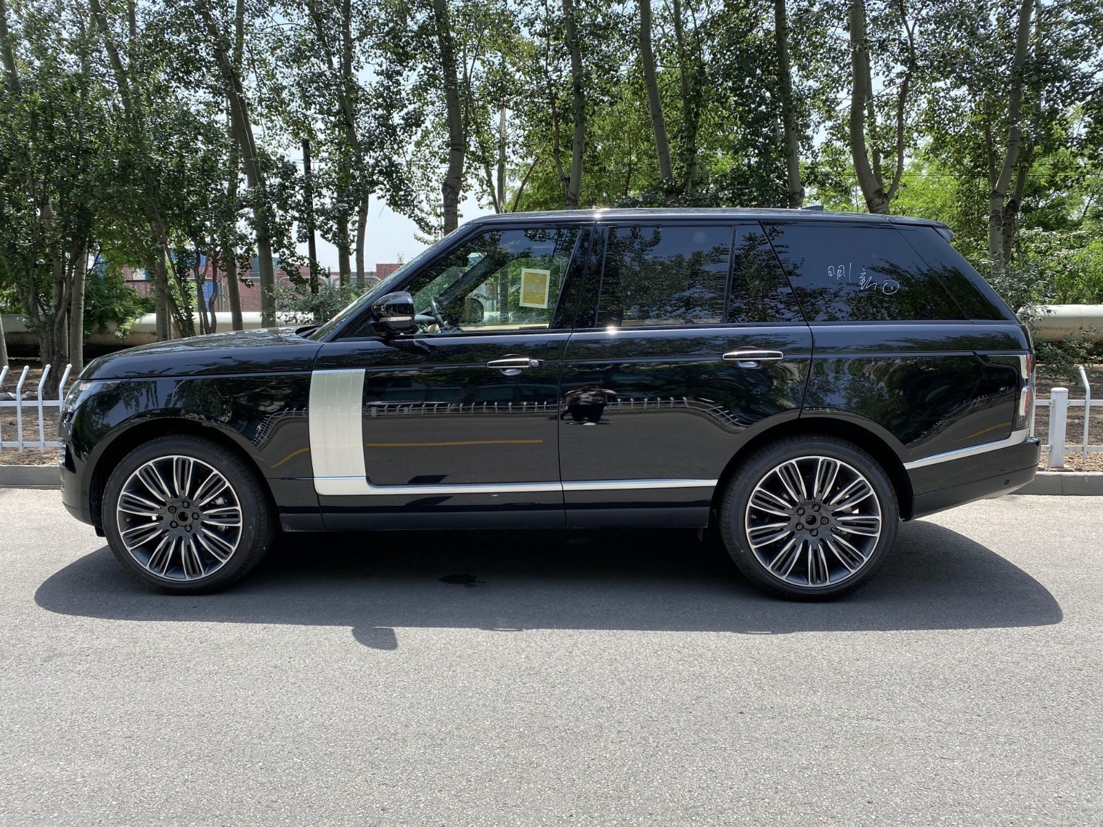 20款路虎揽胜行政版越野性非常出色可分期欢迎试驾