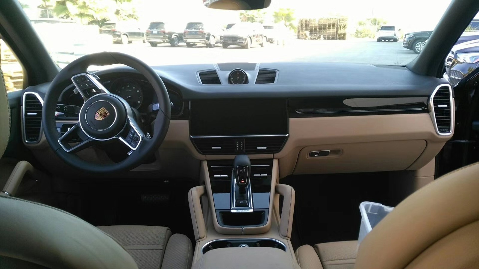 20款保时捷卡宴内饰整眼望去最明显的就是一块12.