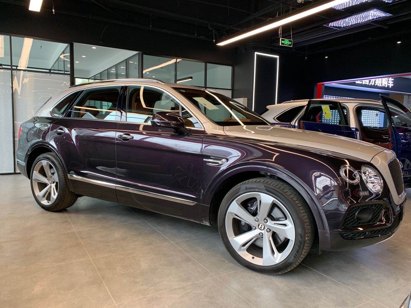 20款宾利添越双拼颜色尊贵奢华内饰