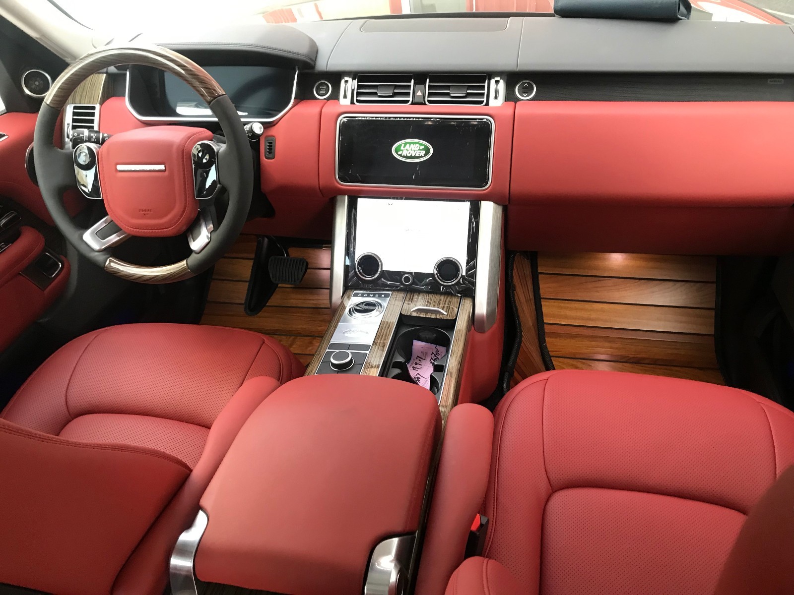 2020款路虎揽胜行政汽油美规豪华内饰欢迎咨询