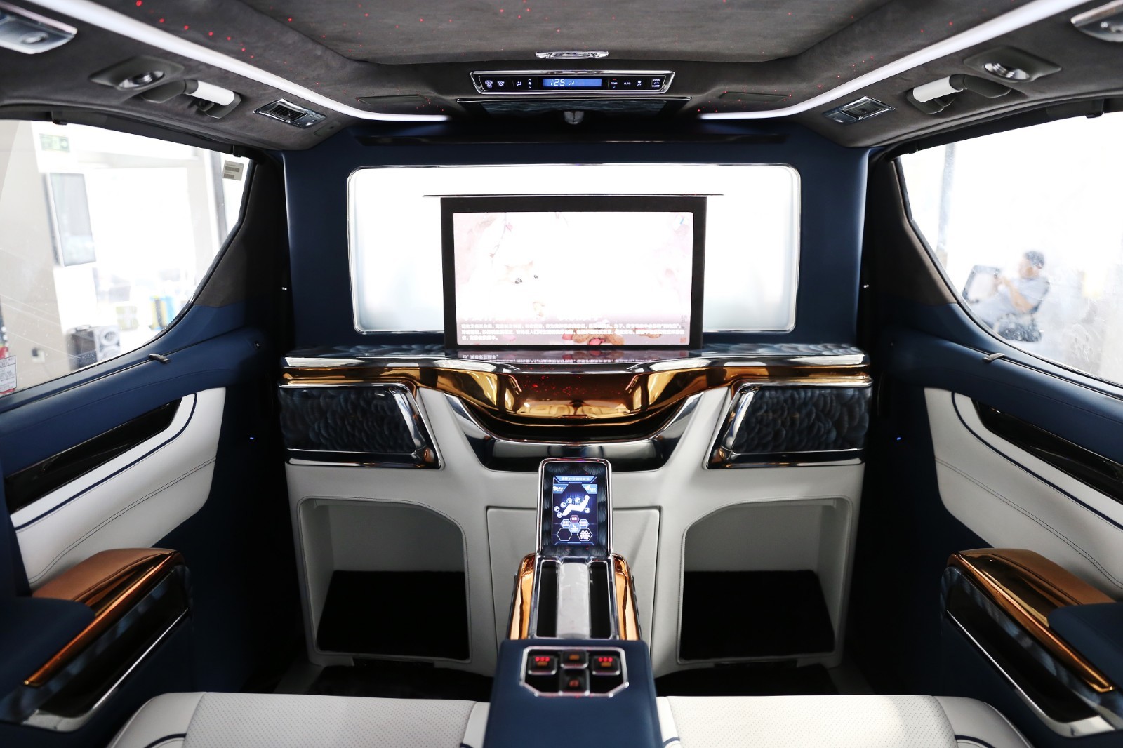 2020最新款国六混动25t丰田埃尔法四座顶配商务车奢华内饰