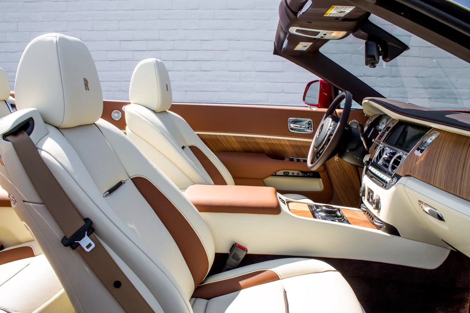 2020款劳斯莱斯耀影高贵气质谁能驾驭