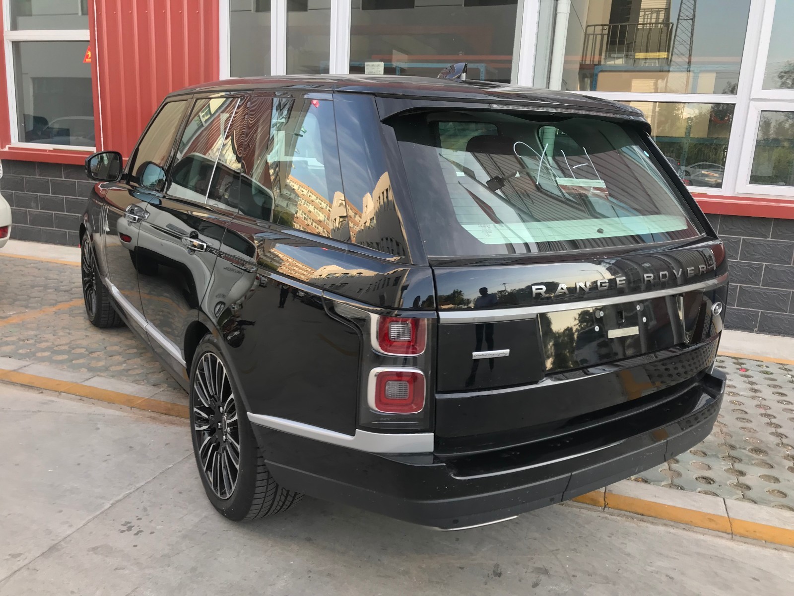 2020款路虎揽胜行政汽油美规豪华内饰欢迎咨询