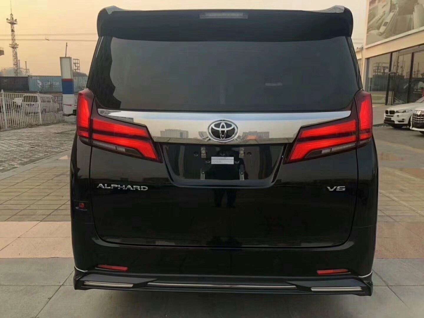 丰田埃尔法改装效果图/更有个性的保姆车