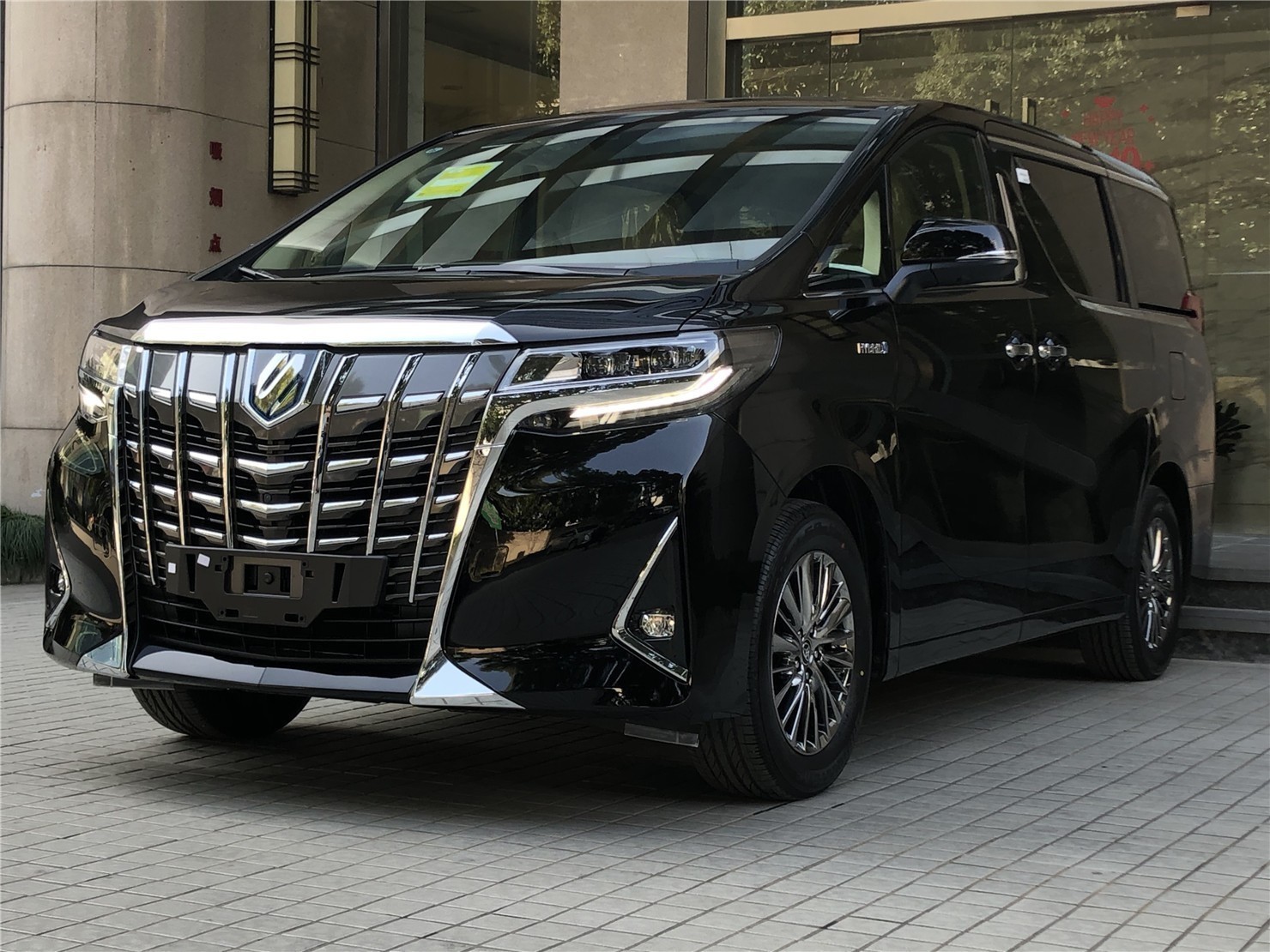 舒适与面子兼备 2020款丰田埃尔法双擎现车最低81万起