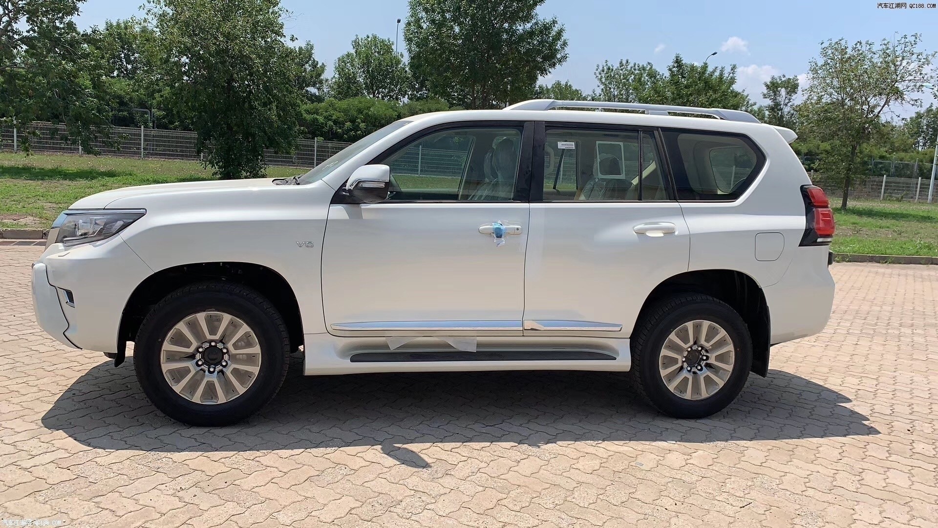 2020款中东版本霸道2700