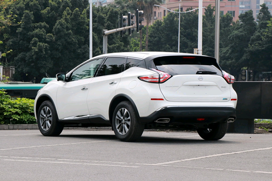 楼兰线条流畅,整车设计偏向于城市suv,偏向于柔美而不是粗狂硬朗.