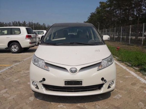 19款丰田普瑞维亚24高配版