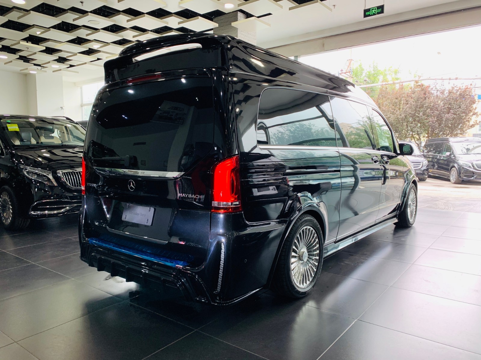 奔驰v260l改装迈巴赫七座最新配置介绍