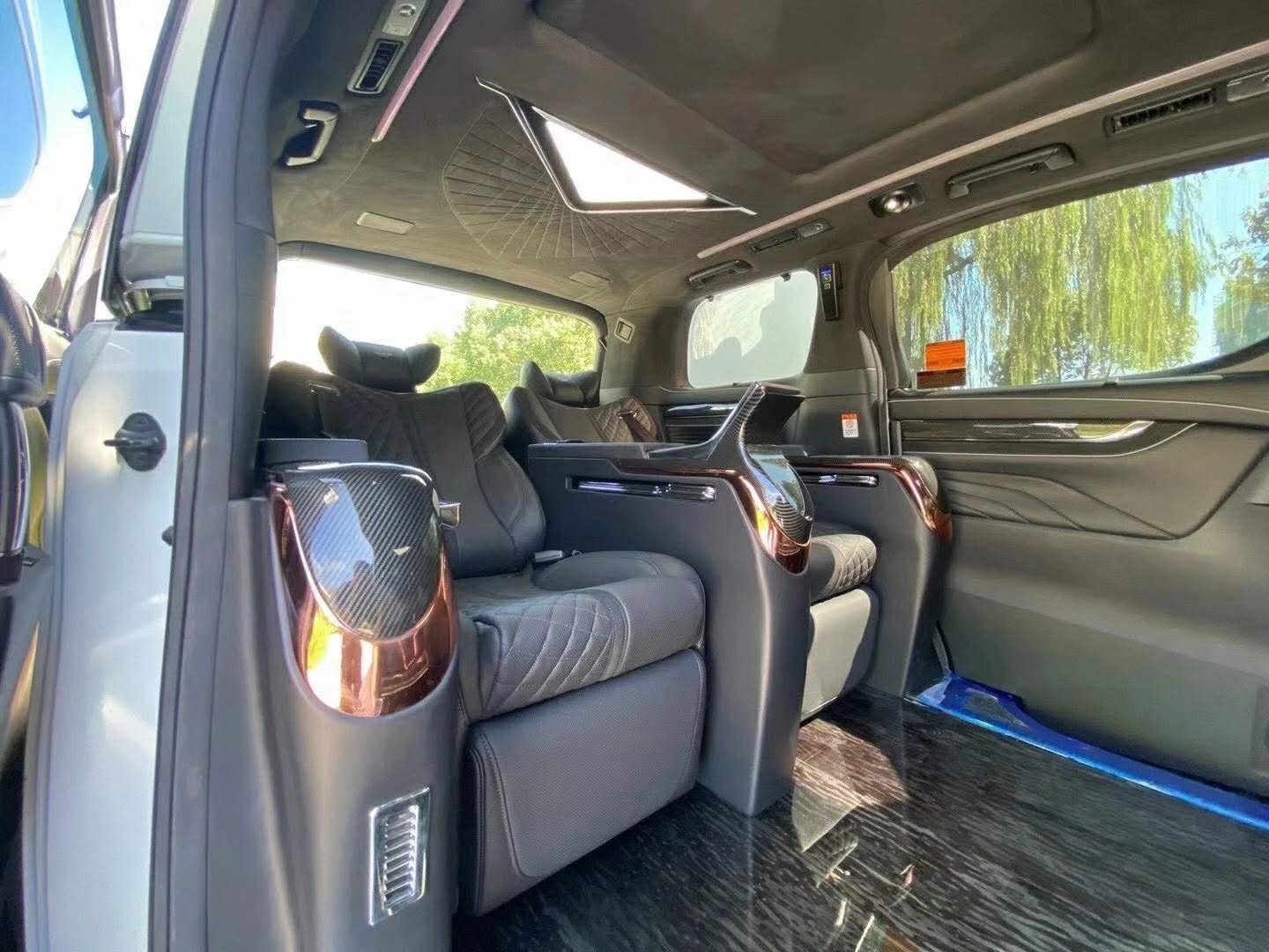 埃尔法蒙娜丽莎加长版57米内饰配置多少钱