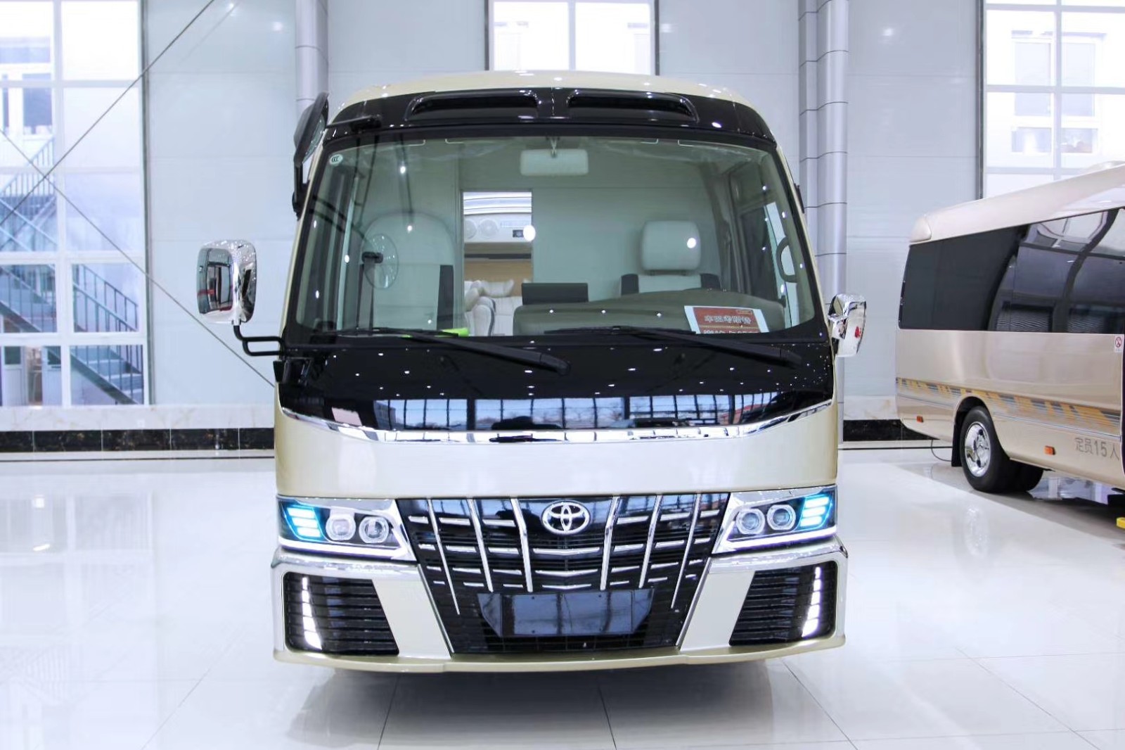 20款丰田考斯特18座19座降价四川丰田考斯特最新配置