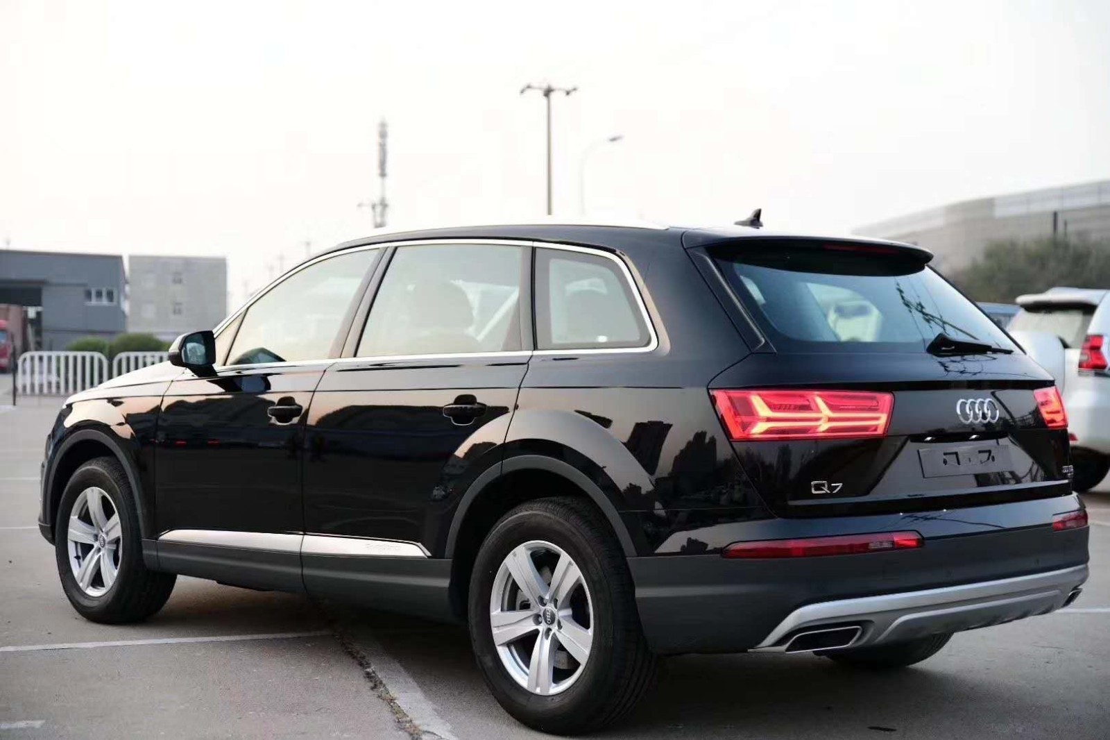 20款全新奥迪q7港口最新优惠促销价格国六现车终于到港