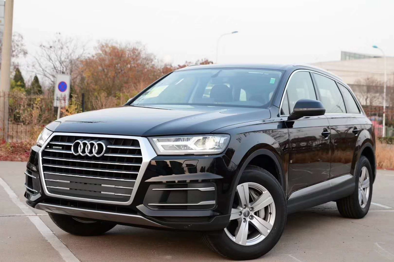 全新20款奥迪q7分期首付26万现车特价秒杀