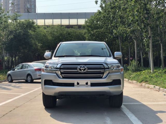 2020款丰田兰德酷路泽4500柴油中东版配置解析