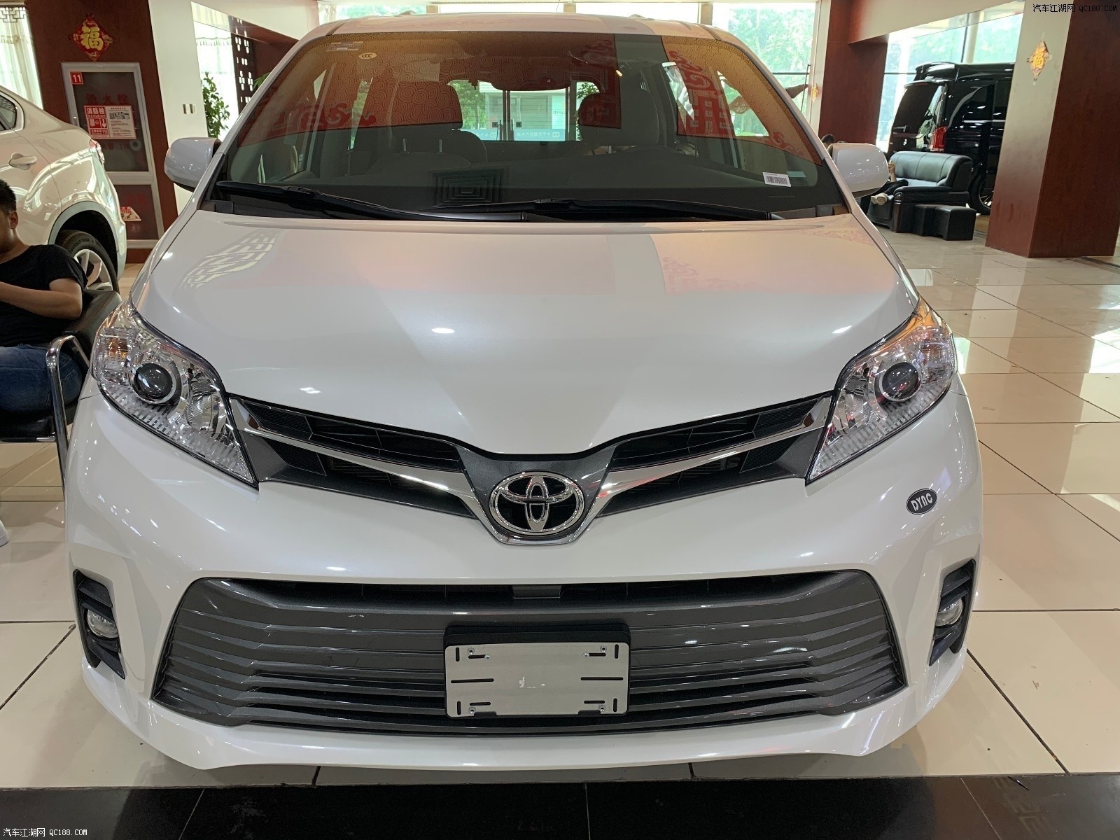 2020款墨版丰田塞纳xle两驱8座云南大理现车配置动力解读