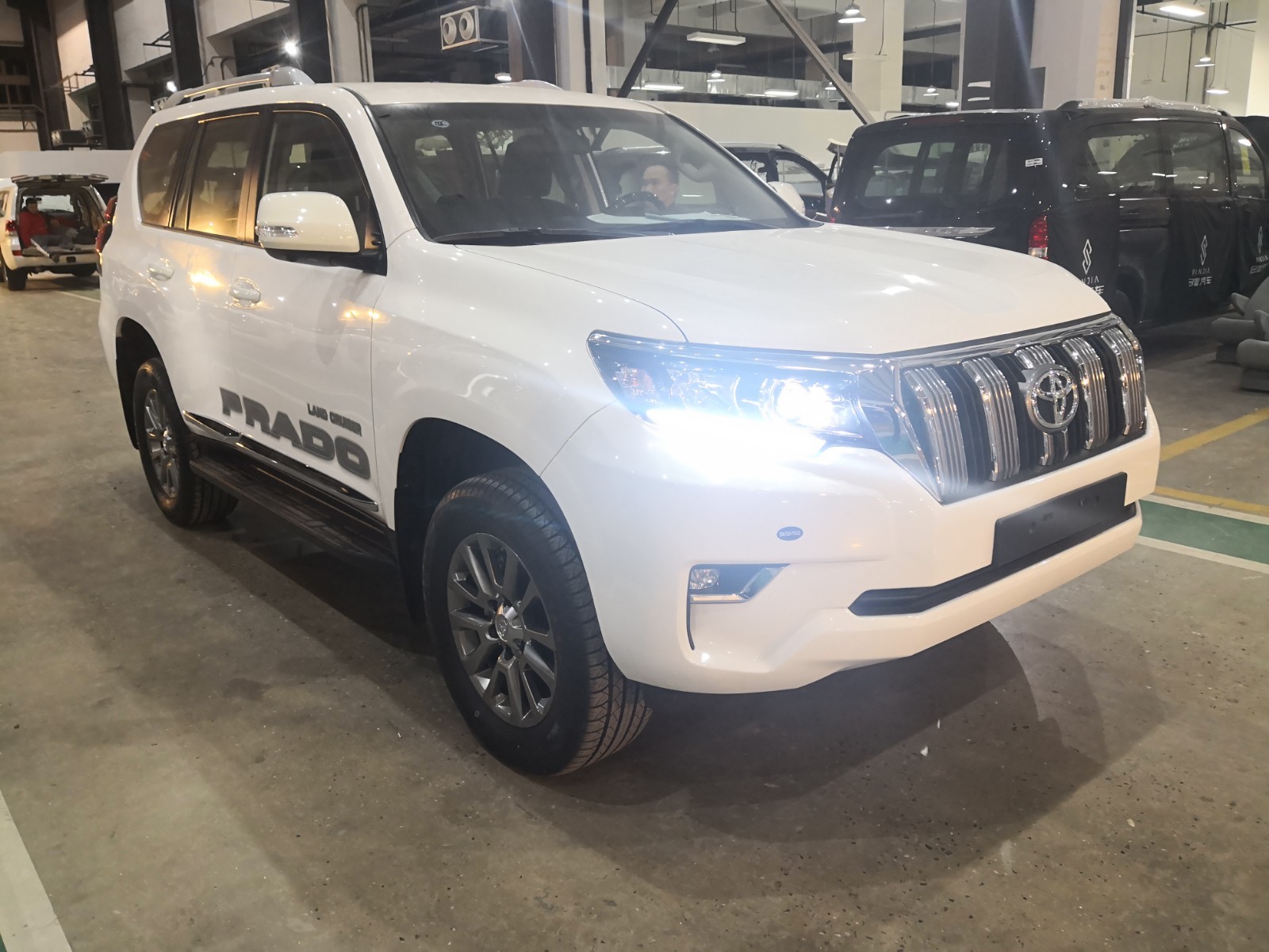 重庆平行进口霸道2800现车配置柴油