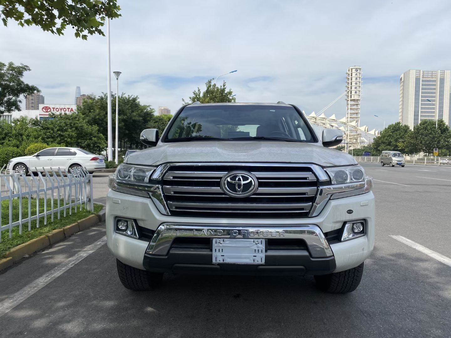 重庆平行进口新款陆地巡洋舰价格 国六 上户