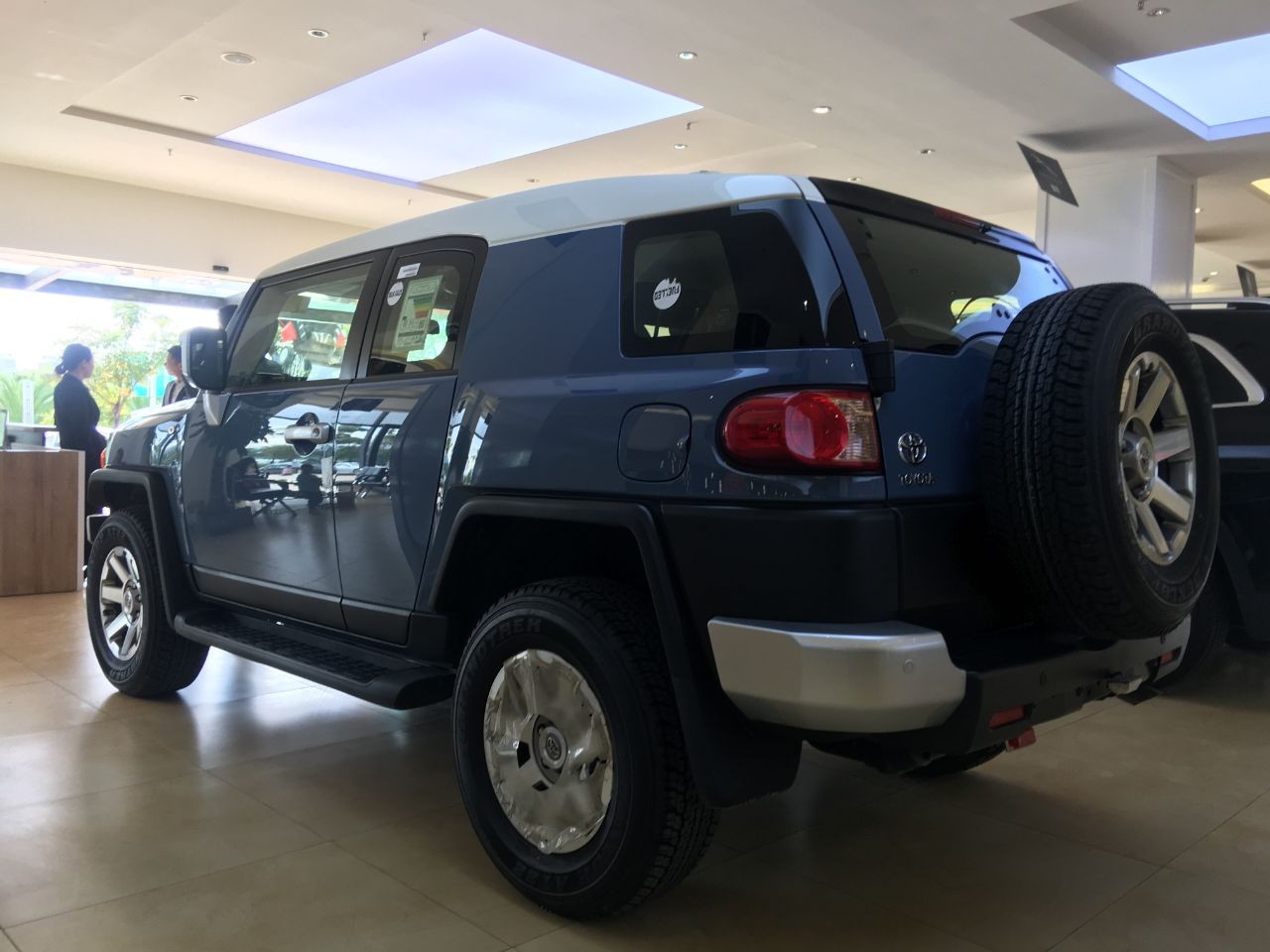 20款中东版丰田酷路泽fj云南昆明展厅现车最新报价手续齐