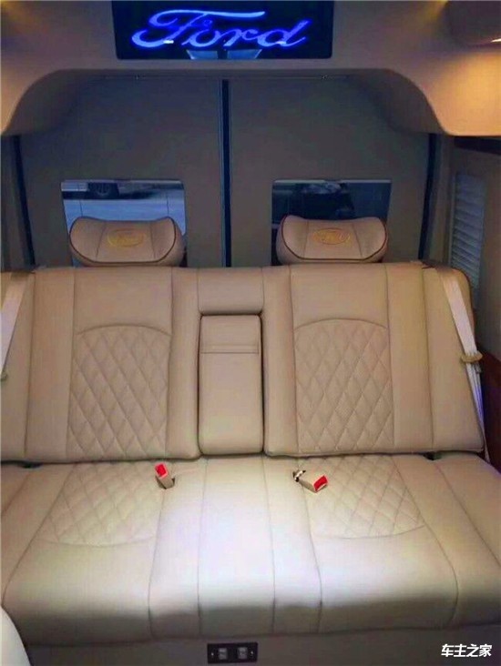 后排沙发床效果图航空座椅 柚木地板 顶灯 氛围灯改装吧台效果图中排