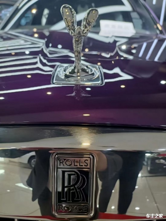 20劳斯莱斯库里南标志性马车式的对开门设计自然不会缺席,拥有5.