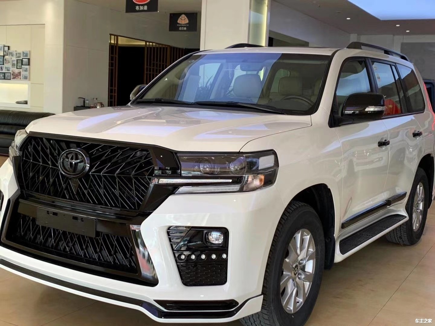 20款中东版丰田兰德酷路泽4000黑武士云南昆明直营店报价可分期