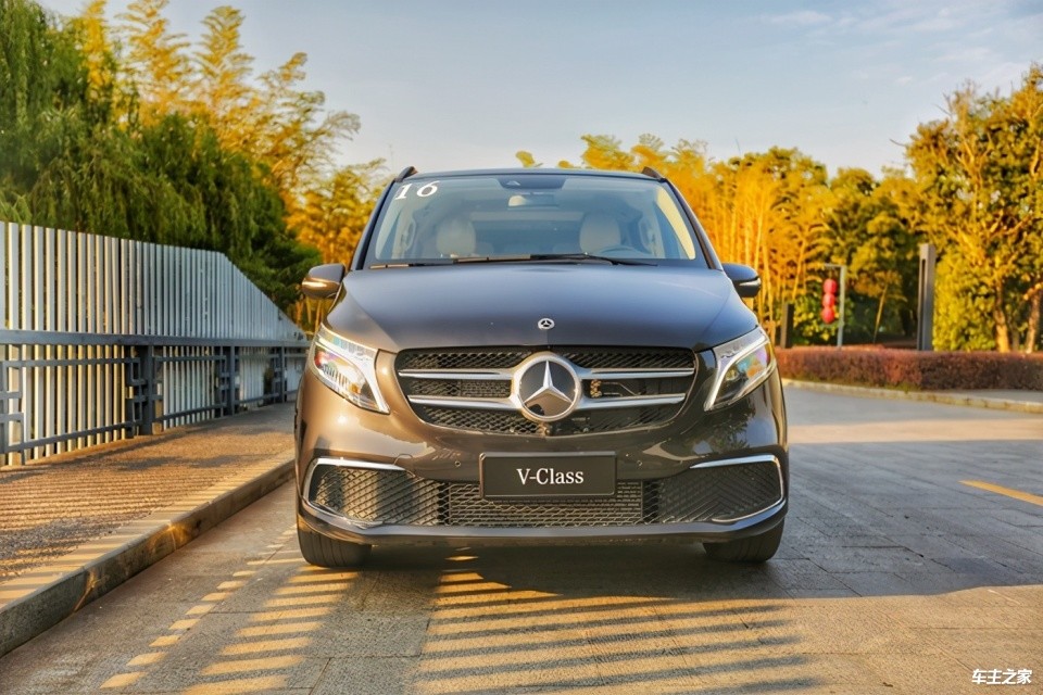 20新款奔驰v260高品质出行乐享其中