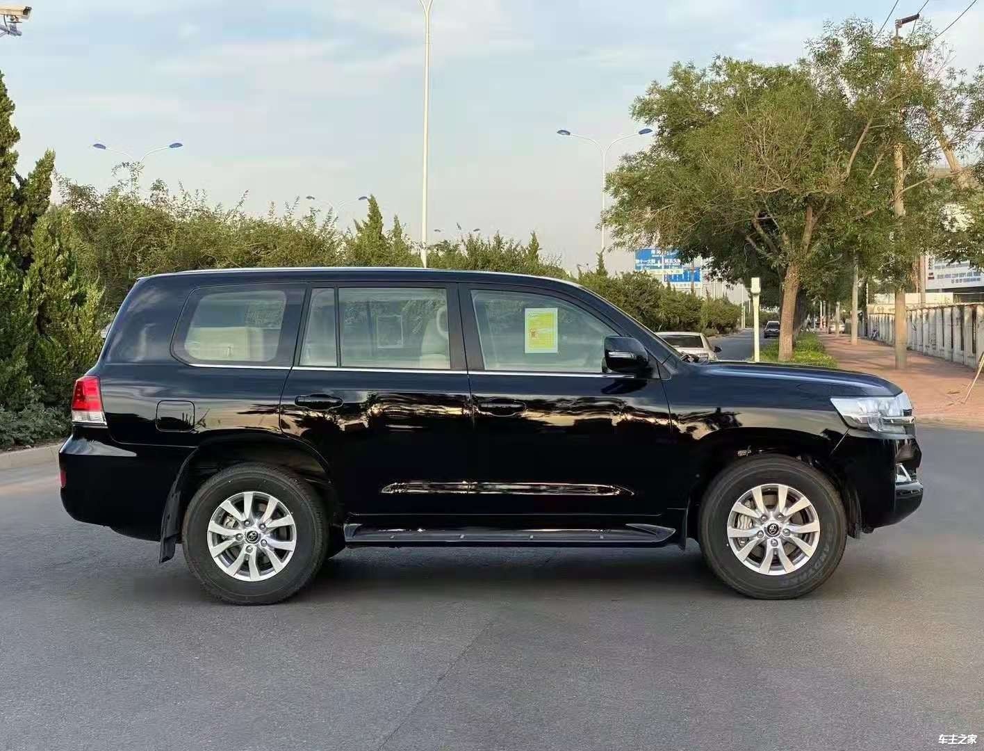 2020款丰田兰德酷路泽5700大v8 12气囊带低升云南昆明现车可分期