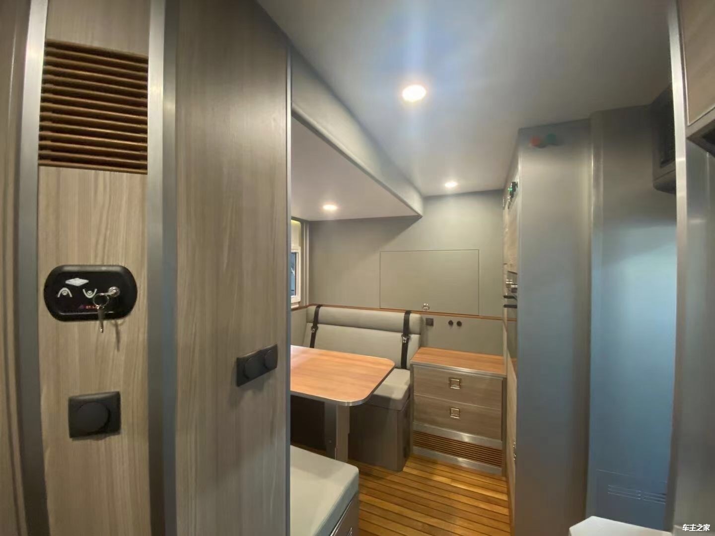 全球高端重卡德国man曼越野房车国内特惠价