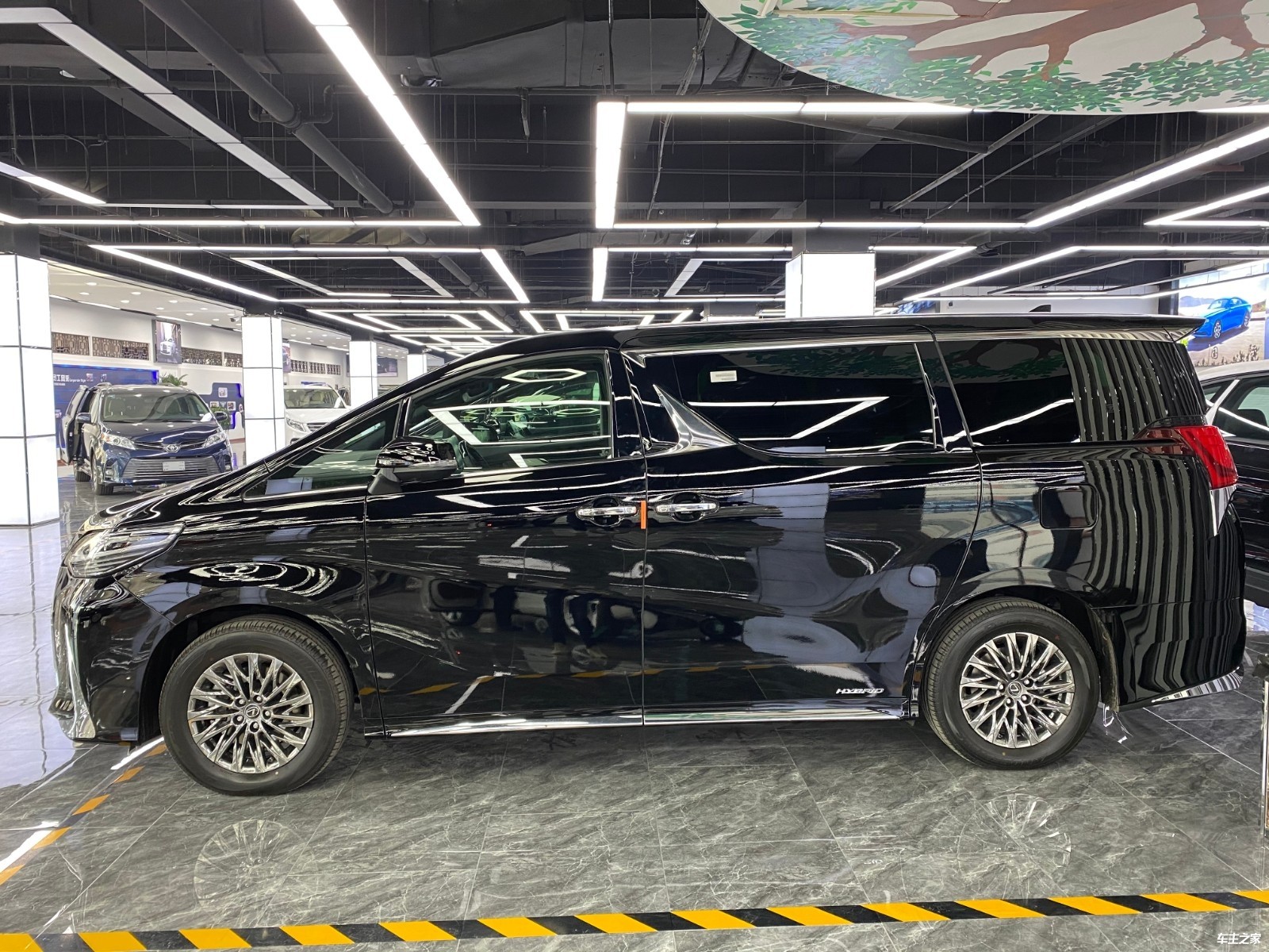 21款雷克萨斯lx300豪华商务现车最低报价配置分解