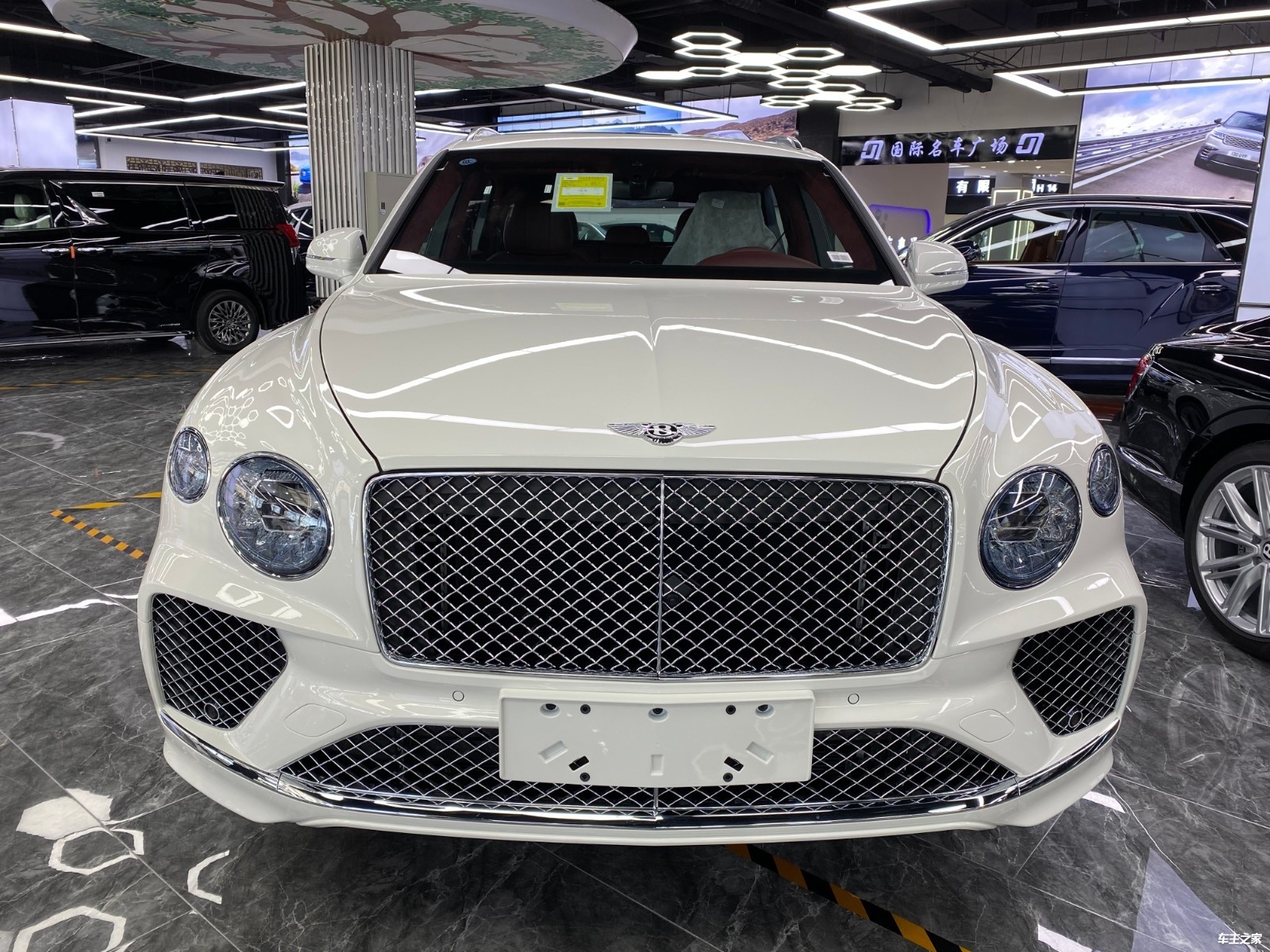 04 来源: 天津金翔汽车 打印 手机阅读 21款宾利添越侧面突出的线条