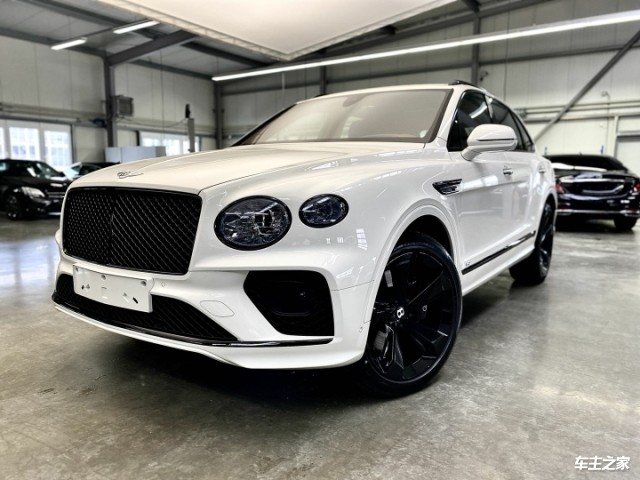 21款宾利添越40tv8冰川白版本到店优惠价