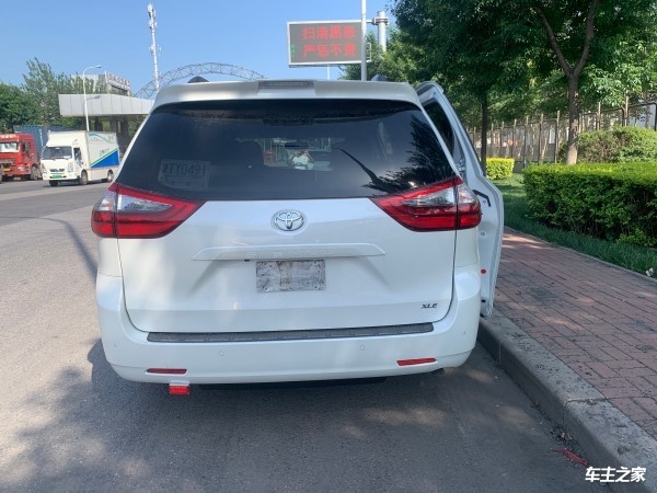 20款丰田塞纳3.5高端mpv国六现车