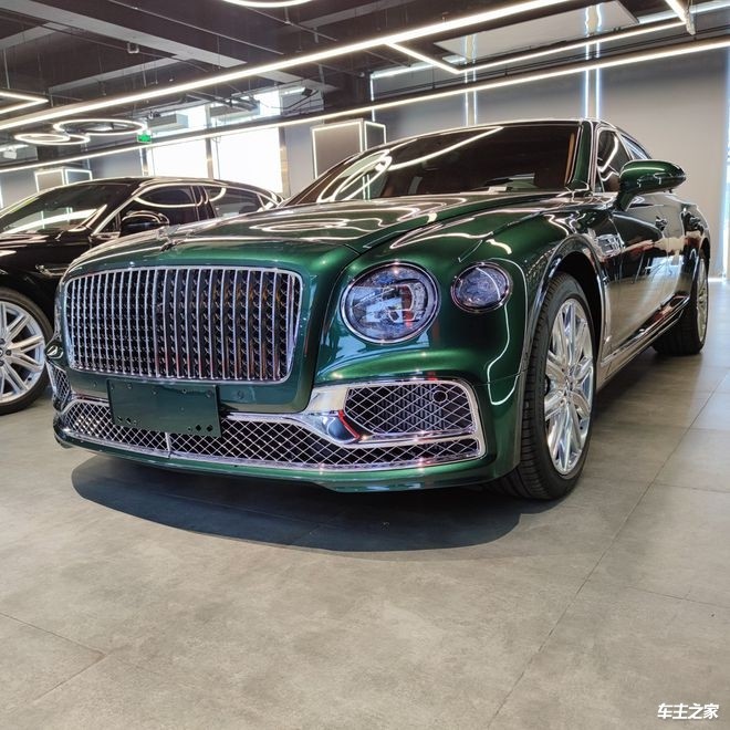 21款宾利飞驰60tw12多少钱昆明现车最低报价实拍