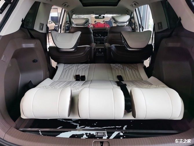 重庆改装商务车不止于叱咤商场测试大众viloran尊贵版