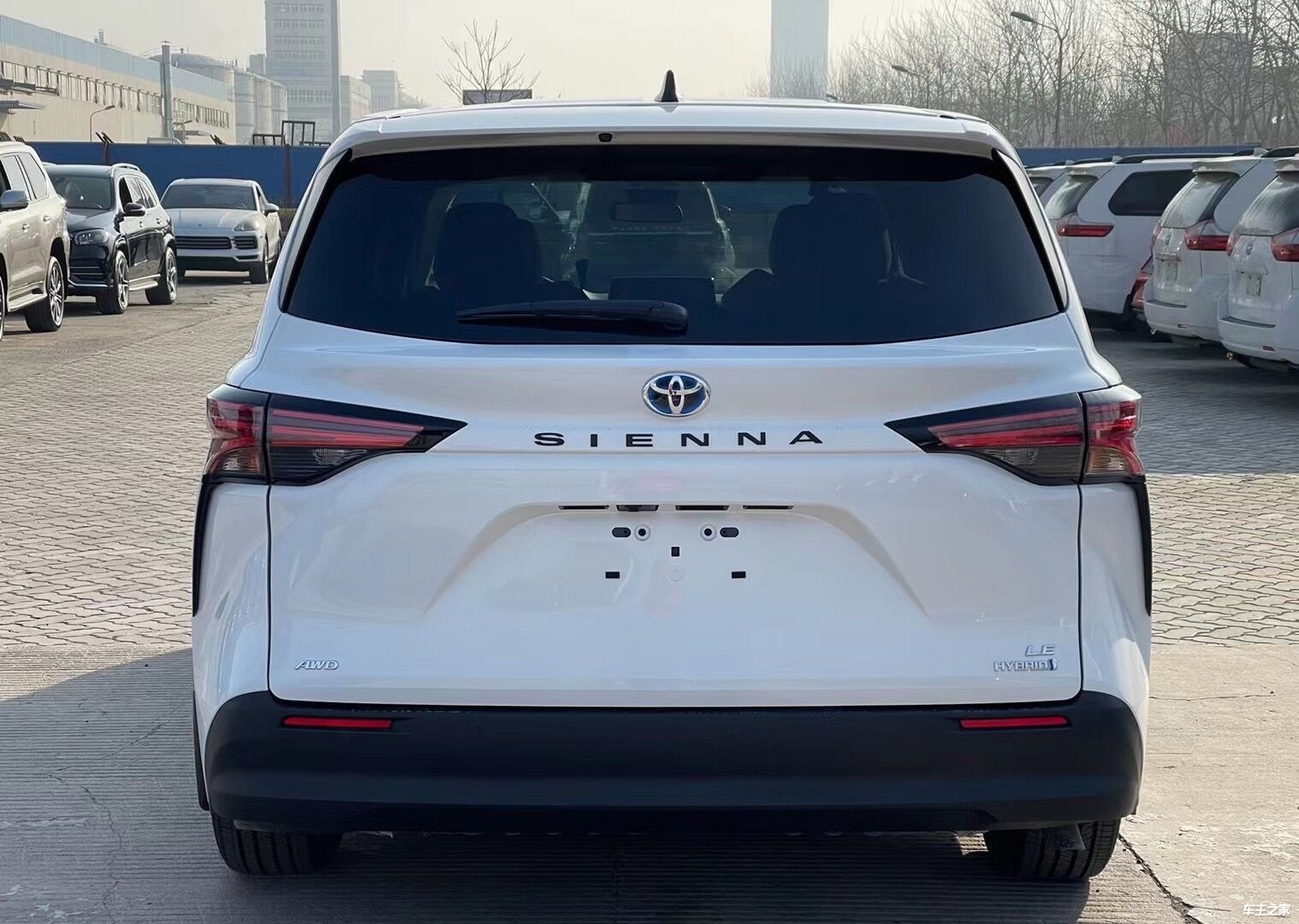 21款丰田塞纳25油电混合版本最新到港可预订