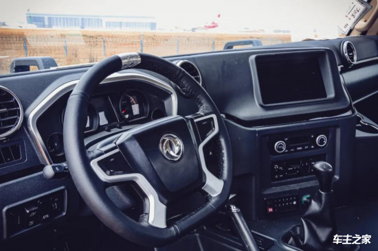 东风猛士越野车气场强大比悍马h1霸气