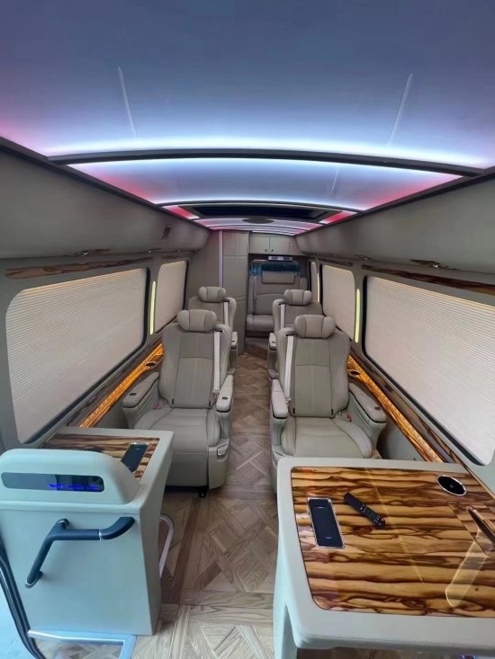 天津港商务房车定制改装厂 专业改装丰田考斯特 斯柯达 碧莲改装