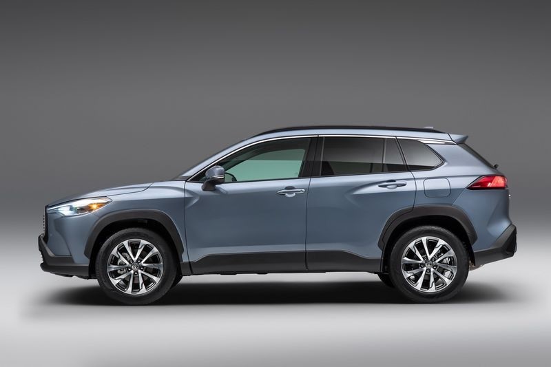 丰田发布全新suv corolla cross官图 将于明年引进国内