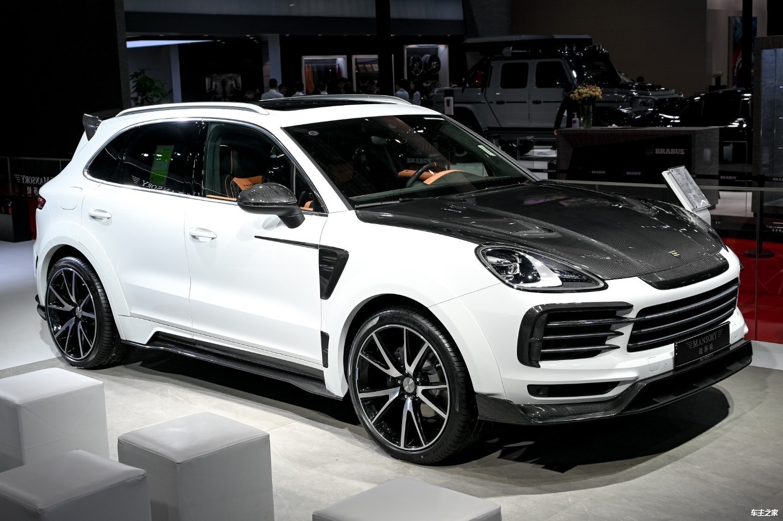 实拍五座街车迈莎锐卡宴现车价格豪华suv的跑车典范