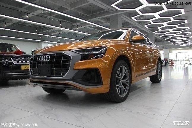 奥迪q8加拿大版橙外黑内