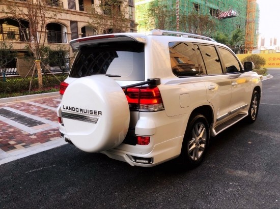 08-15老款丰田陆巡兰德酷路泽改装升级新款外观,后挂总成,前后大包围