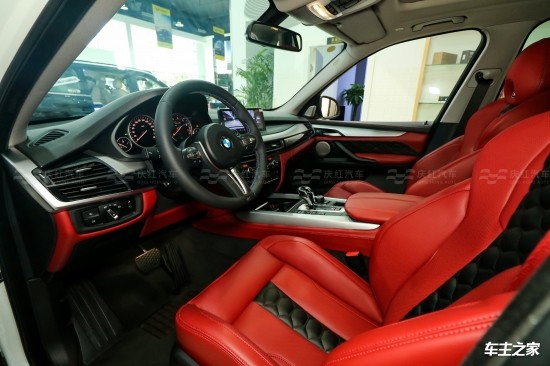 18款宝马x5的内饰造型是典型风格,材质高档,做工精细,真皮座椅和方向