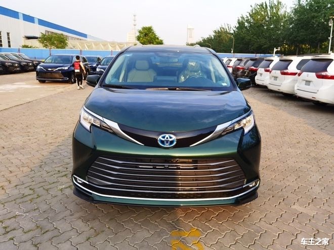 2021款丰田塞纳就同时具备了这两个特征,超大的空间能方便你全家出行