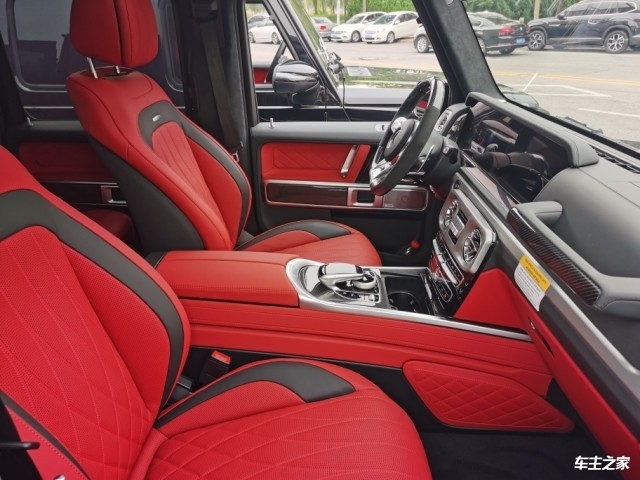 最新高配的奔驰g63这黑色的外观红色的内饰你爱了吗