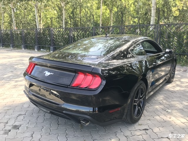福特野马年轻人的梦想最便宜的超跑