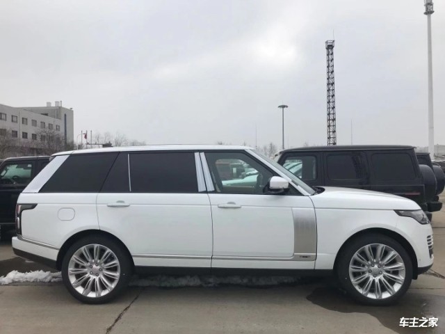 路虎揽胜创世加长白色外观红色内饰配置高你爱了吗